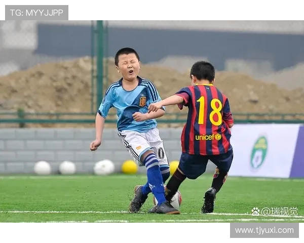 被足球队选中的新星崛起 他的天赋与努力让所有人惊叹 被足球队选中的新星崛起 他的天赋与努力让所有人惊叹